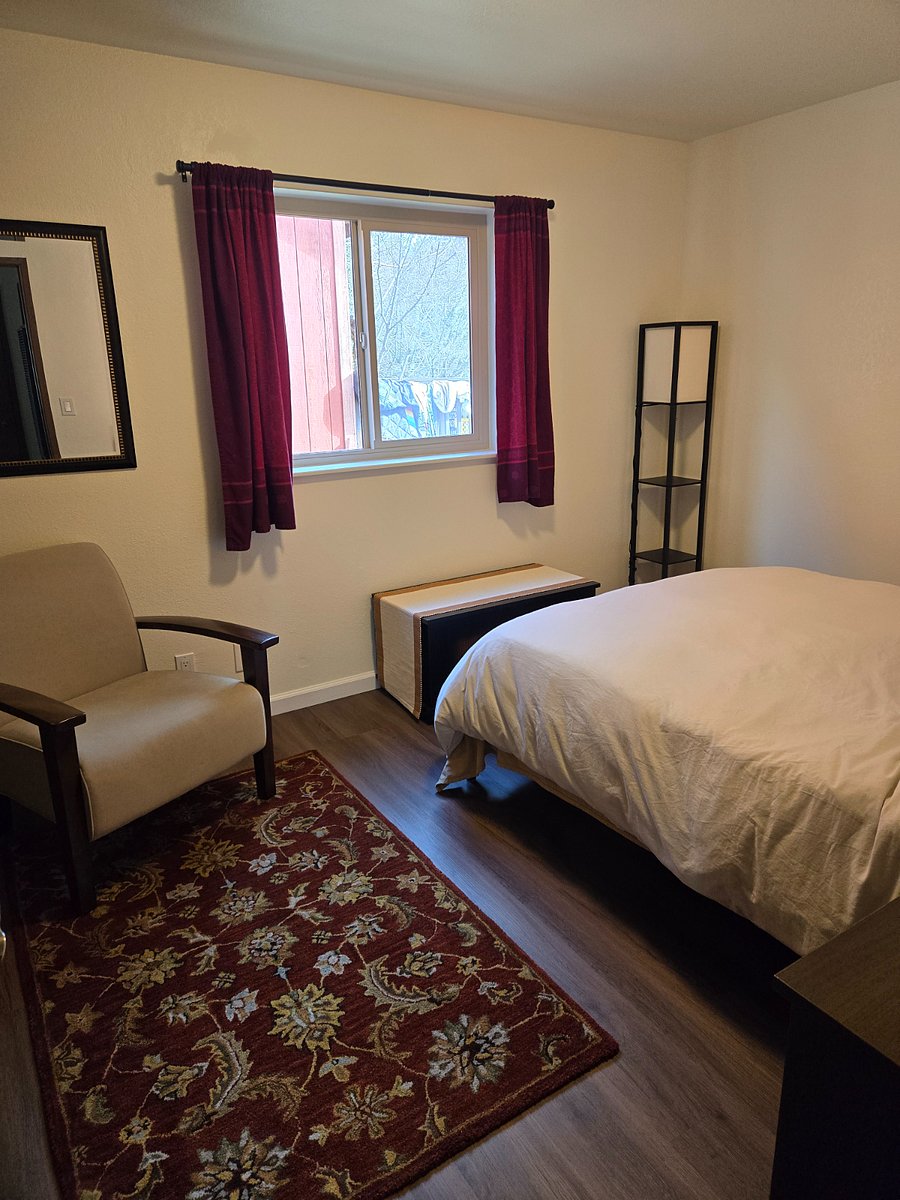 Guest bedroom