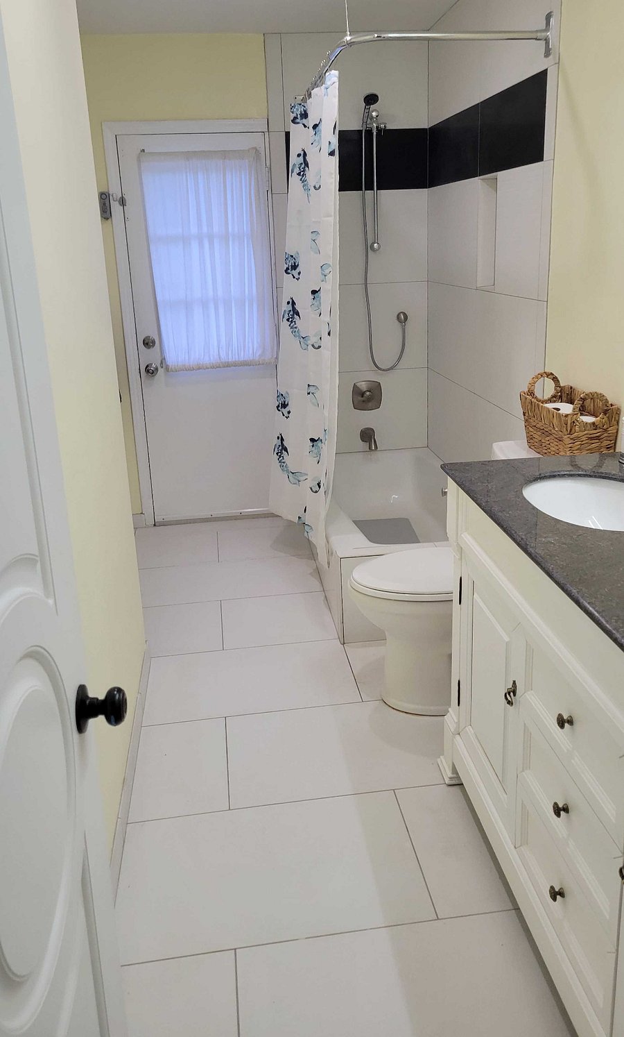 Middle Bathroom also Accesses the Pool