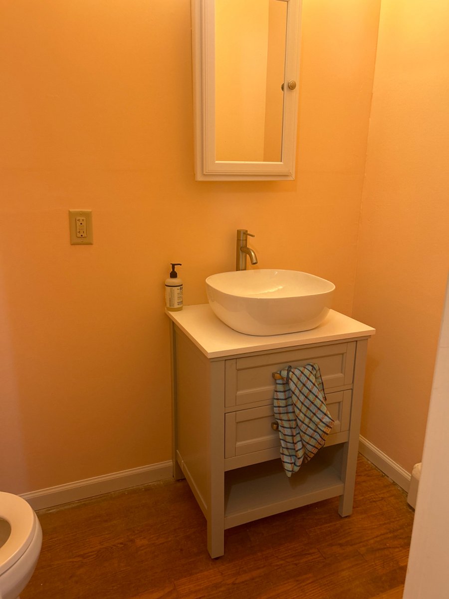 New half bath en suite main bedroom