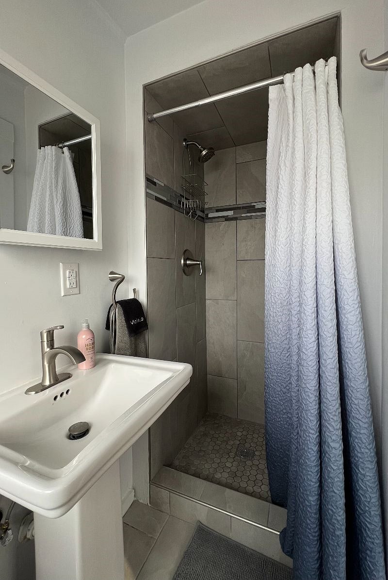 BATHROOM - New Tile Shower.  Great water pressure!