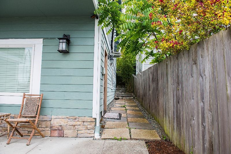 Access to your entrance is on the side of the house.