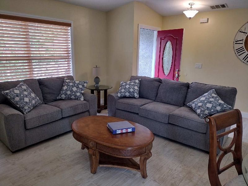Furnished Finder property 427283_1 photo 3