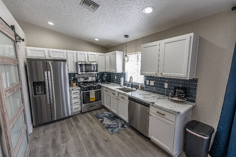 Furnished Finder property 427380_1 photo 9