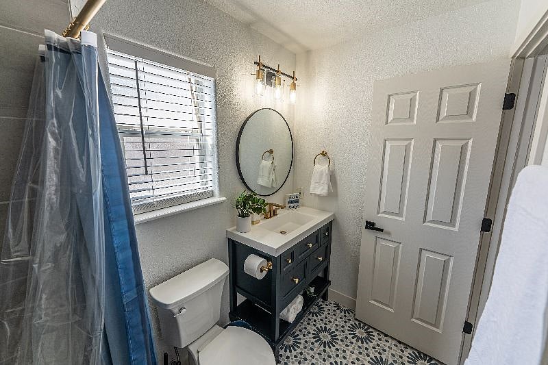 Guest Full Bath