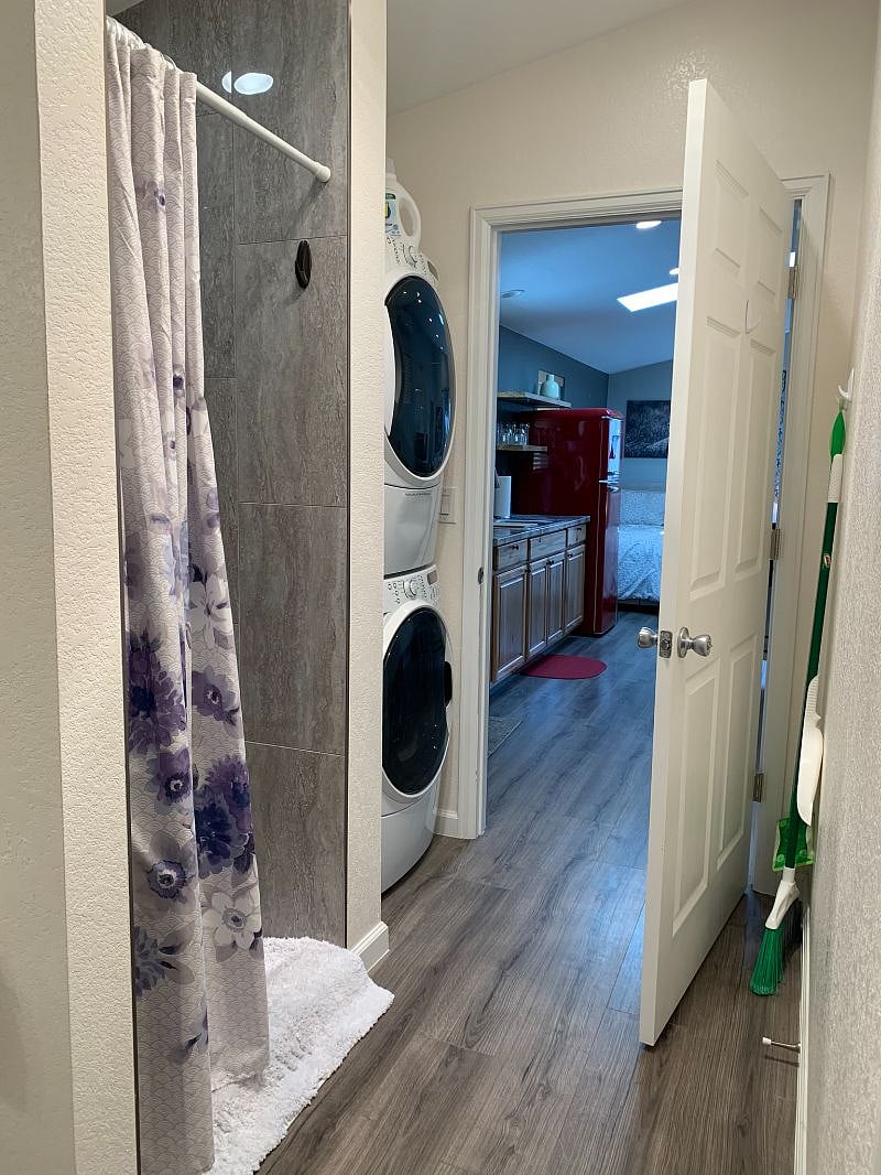 Washer/Dryer in unit