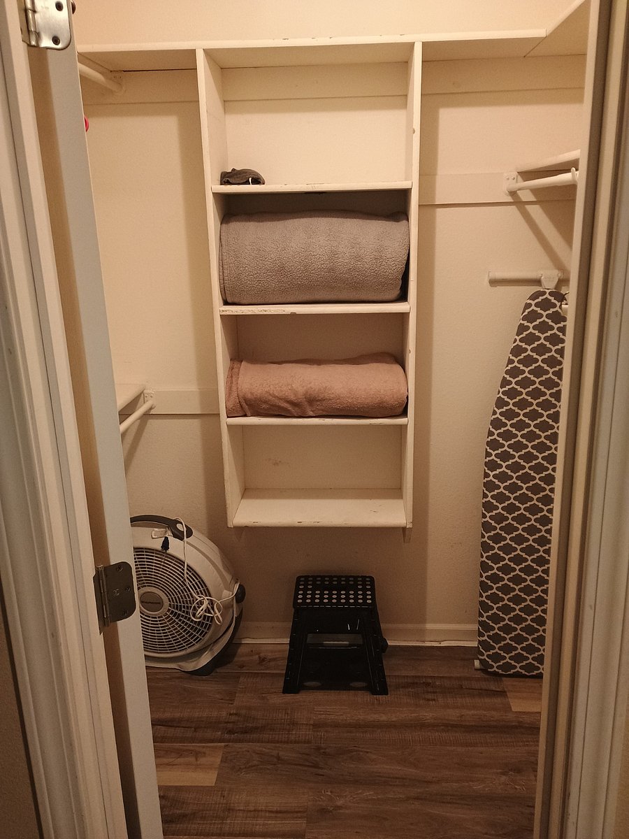 Bed 3 walk in closet