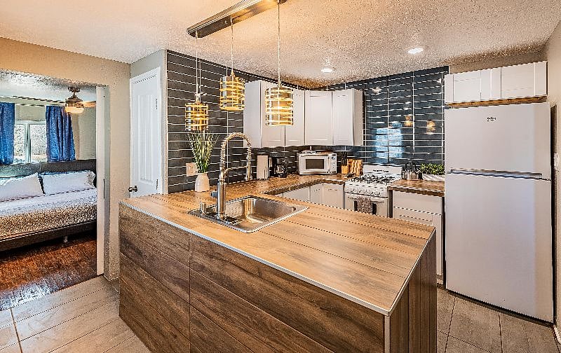 Furnished Finder property 427525_1 photo 1