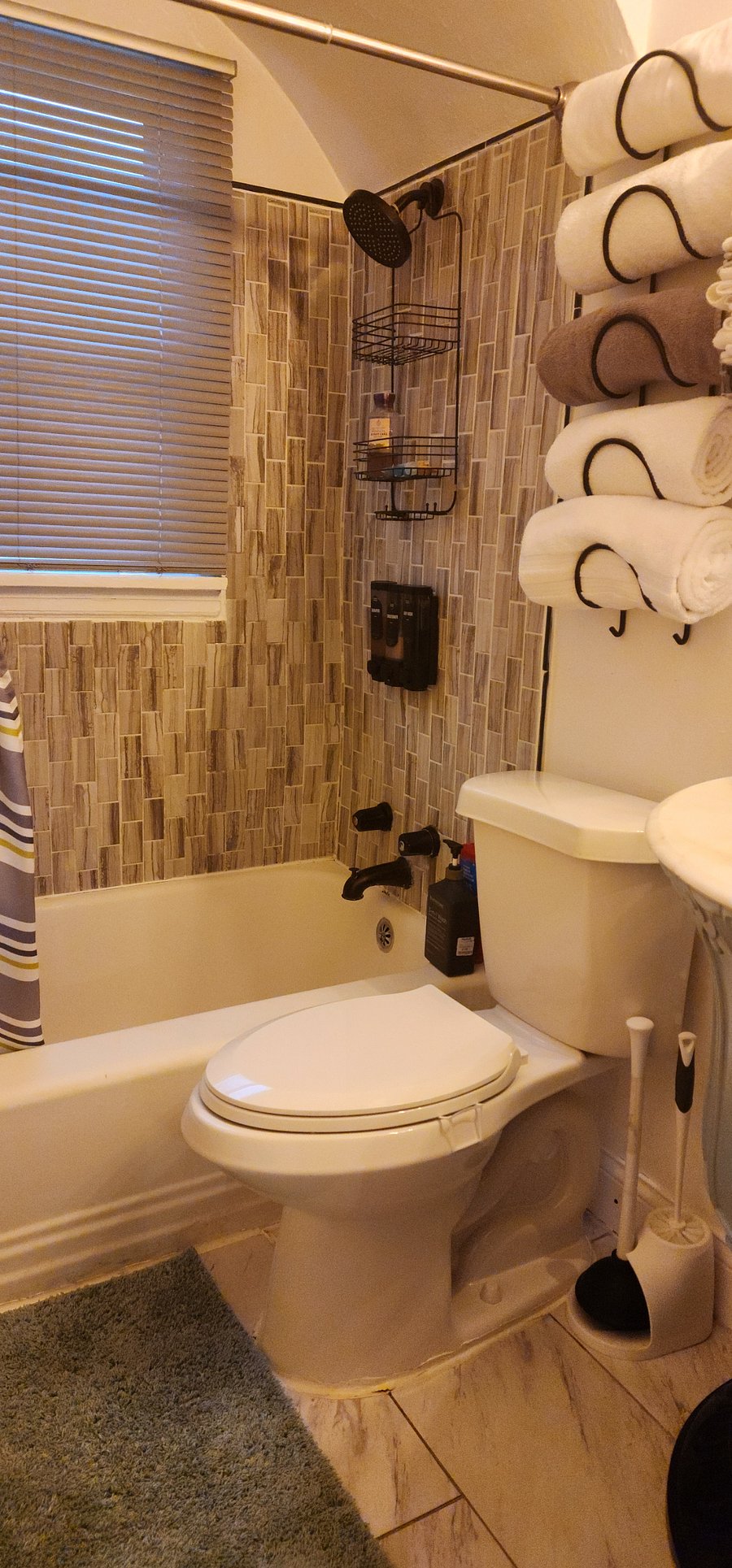 Furnished Finder property 427590_1 photo 18