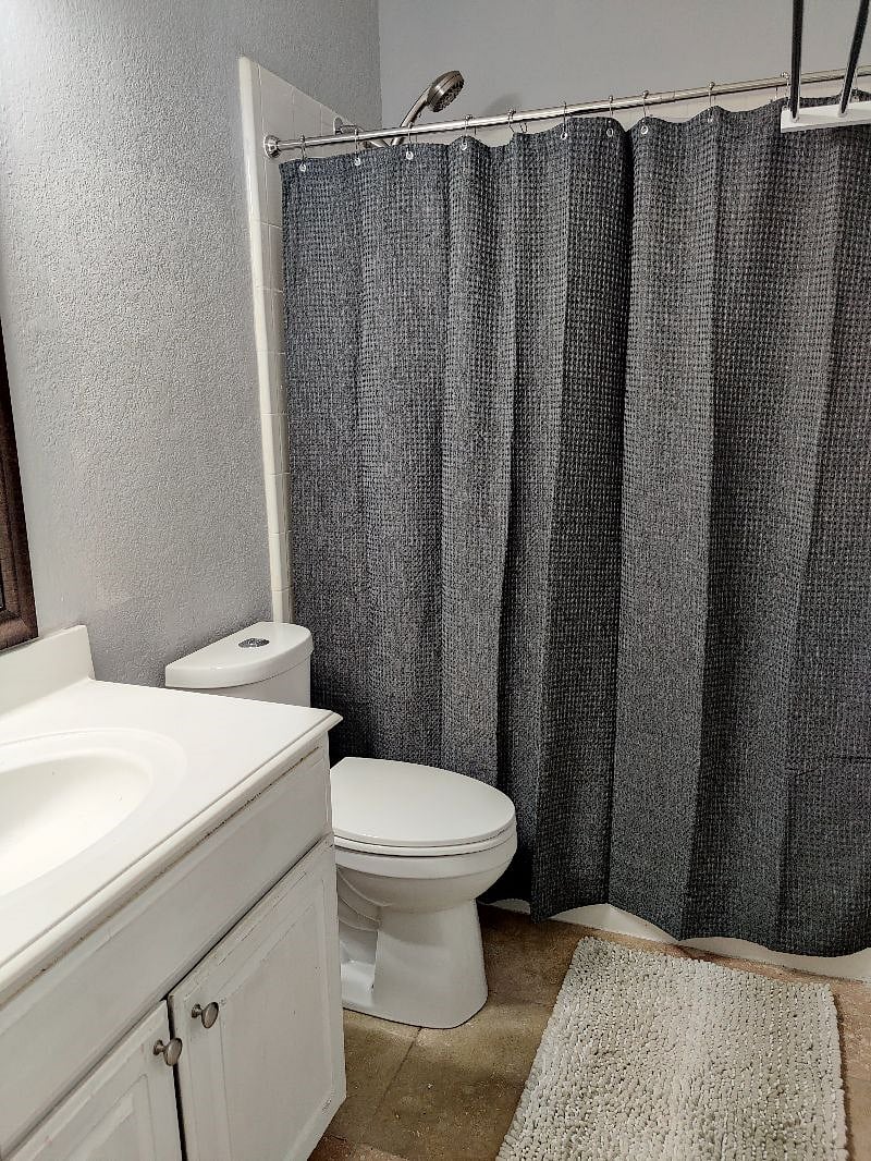 Daisy room private bath