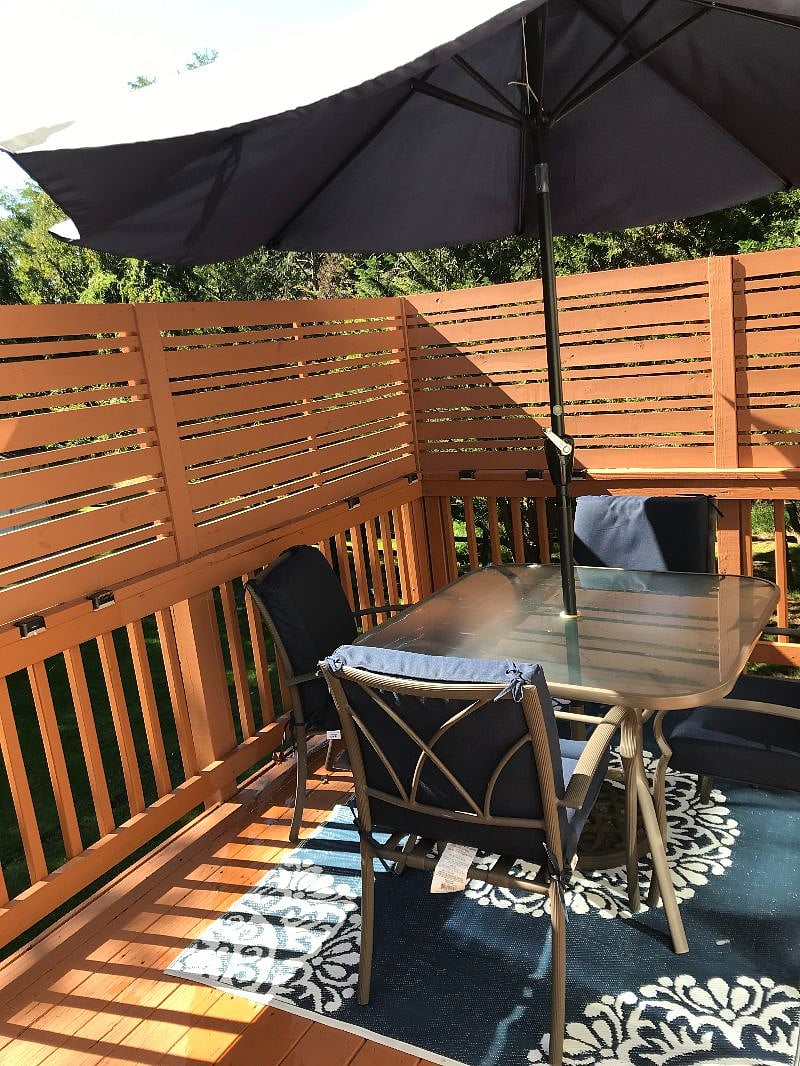 Upper Large Deck With Privacy