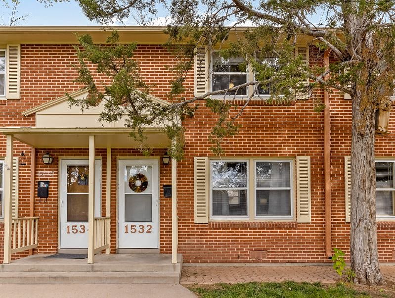 Front of building. This unit has the white doorL