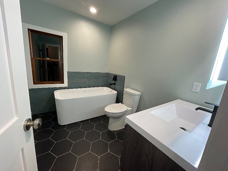 Main floor bath.