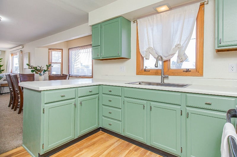 Large, deep sink for doing dishes
