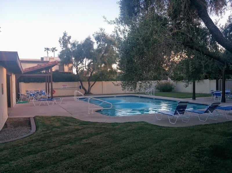 This pool is just around the corner.