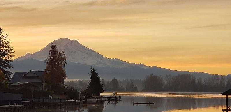 Lake Tapps and view of Mount Rainier.