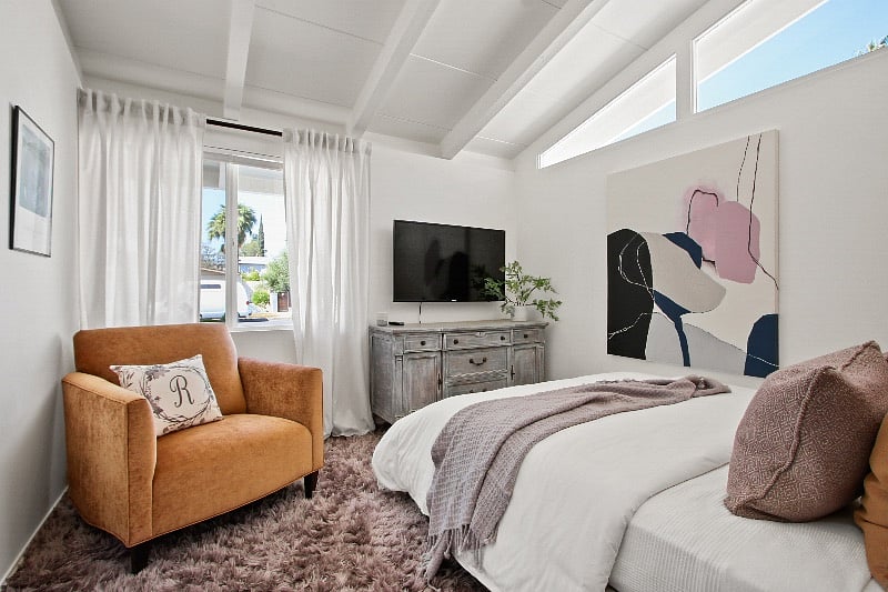 Bedroom 1 - Queen Bed 