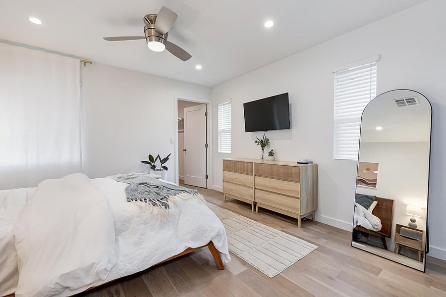 Room #3 - 169 sq ft.