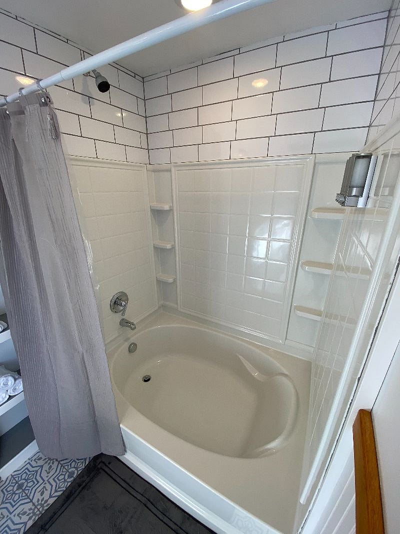 Large shower/bathtub