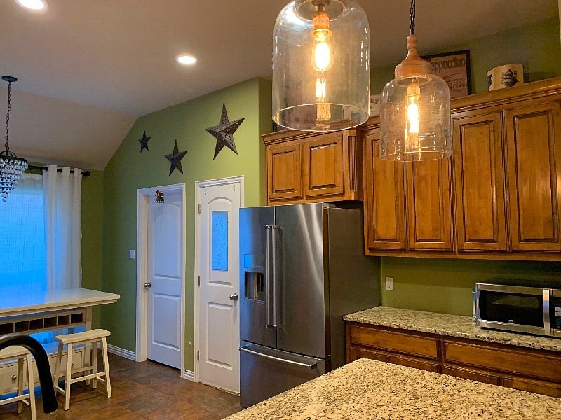 Kitchen & Breakfast Area