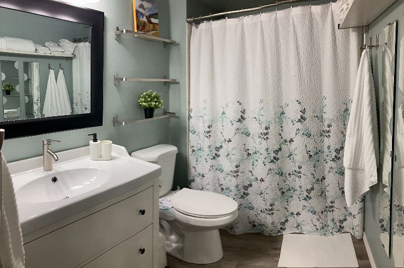 Main bathroom upstairs