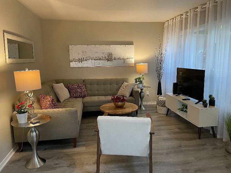 Living room & Smart TV