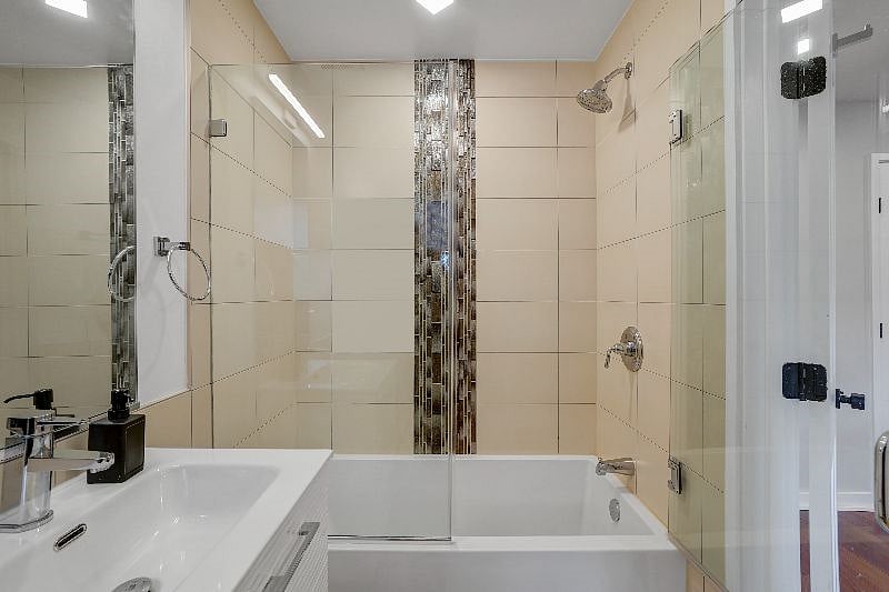 Bathroom with Shower & Bathtub