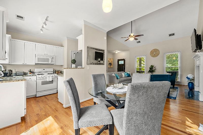 Furnished Finder property 428292_1 photo 7