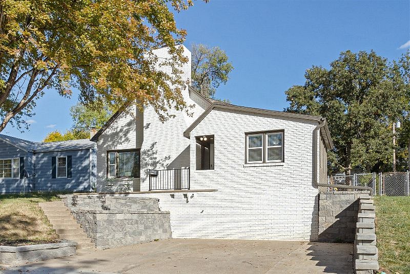 Furnished Finder property 428302_1 photo 2