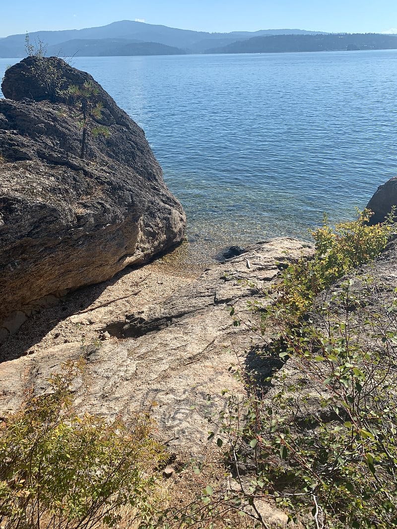 One of many cozy public beaches on Tubbs Hill