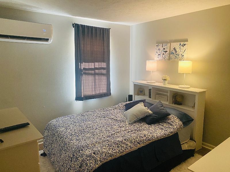 Quiet clause 10pm - 7am for restful sleep with quiet mini-split heating / cooling with remote
