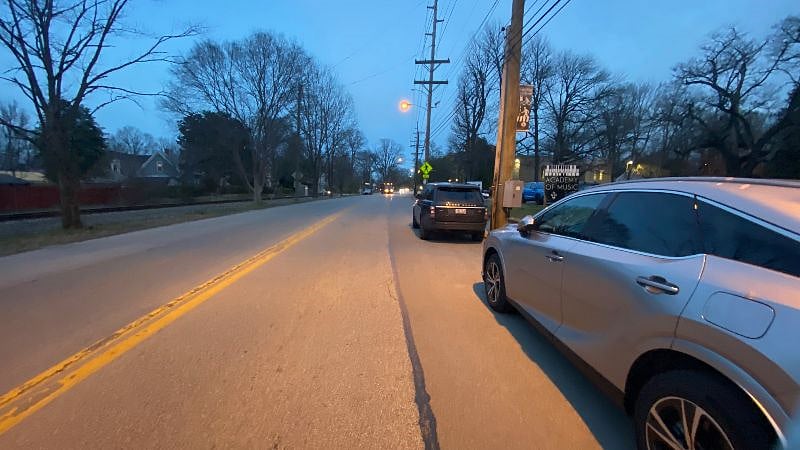 Frankfort Ave in front of Birchwood Flats looking East
