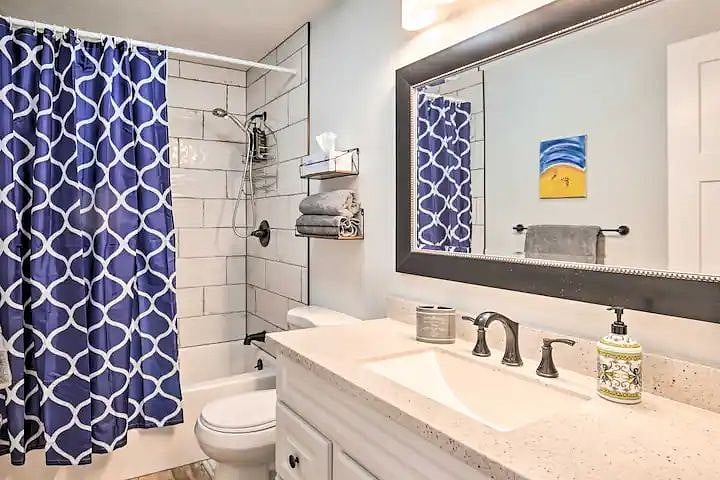Downstairs full bathroom