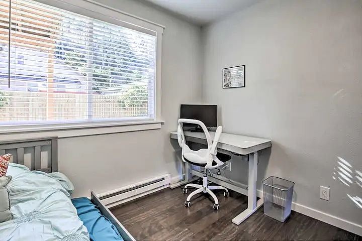 Office and third bedroom with trundle twin beds