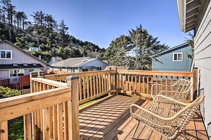 Upstairs private deck