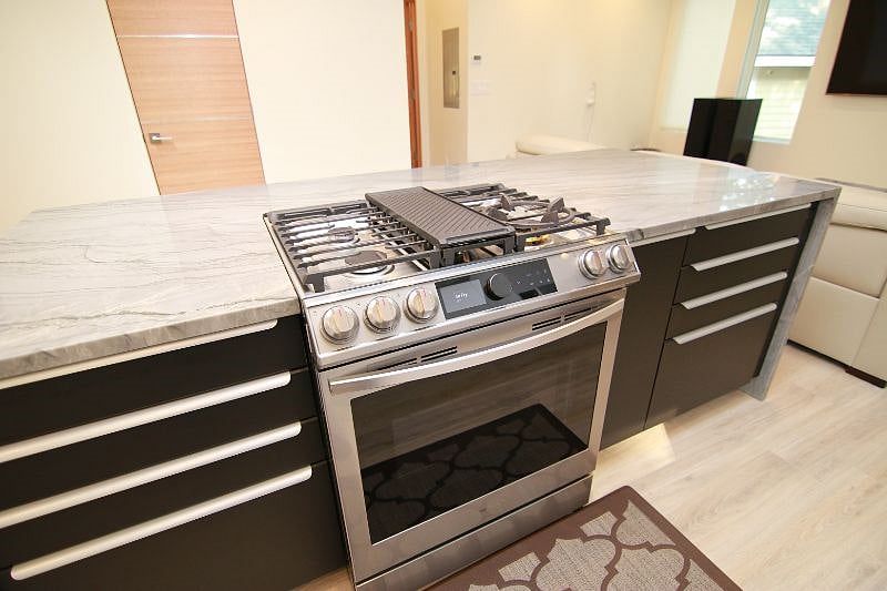 Furnished Finder property 428554_1 photo 3