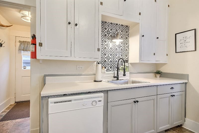 Furnished Finder property 428618_1 photo 10