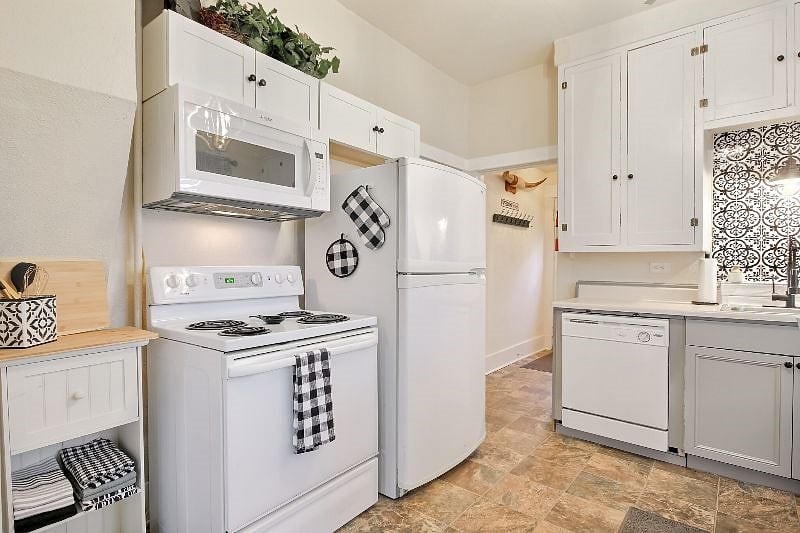 Furnished Finder property 428618_1 photo 11