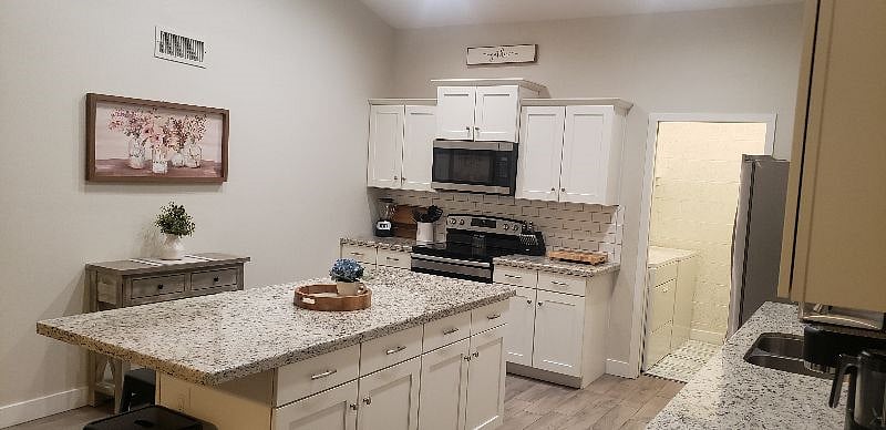 Furnished Finder property 428888_1 photo 3