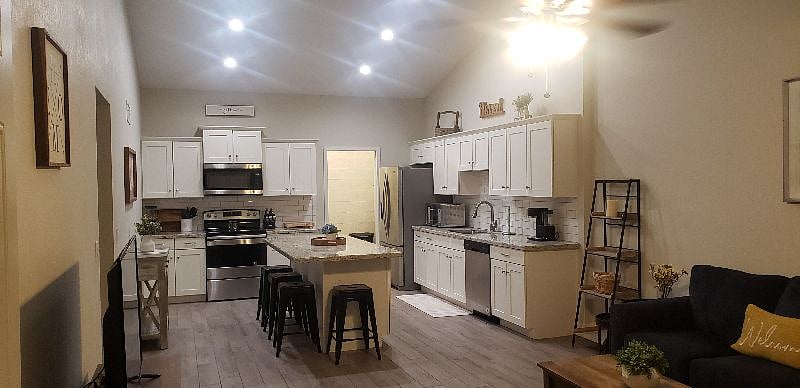 Furnished Finder property 428888_1 photo 4