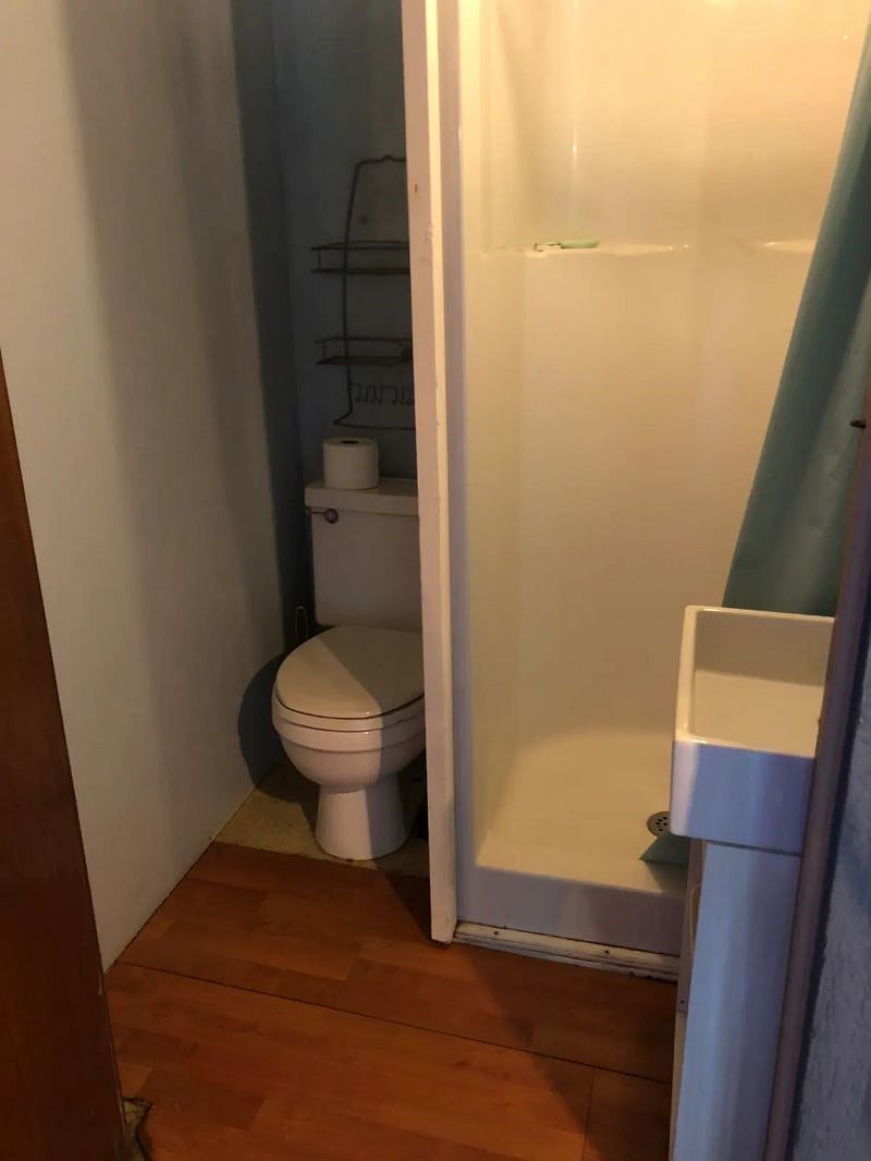 3/4 exterior bath room with hot water and stand up shower.