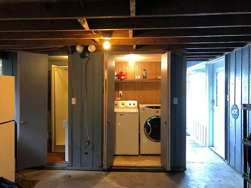 Washer and dryer in the carport along with 3/4 bathroom.