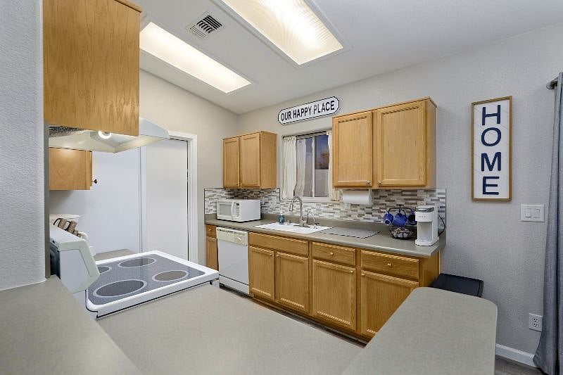 Furnished Finder property 429118_1 photo 9