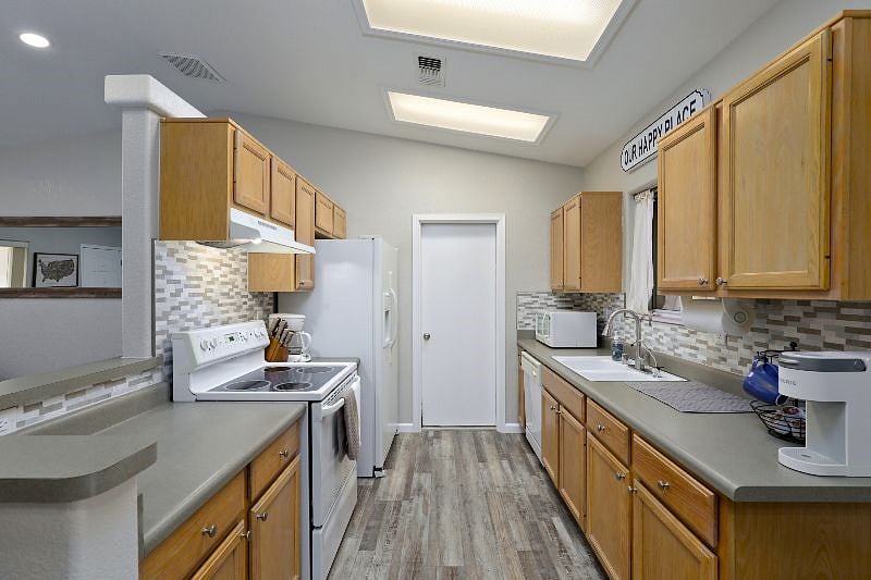 Furnished Finder property 429118_1 photo 10