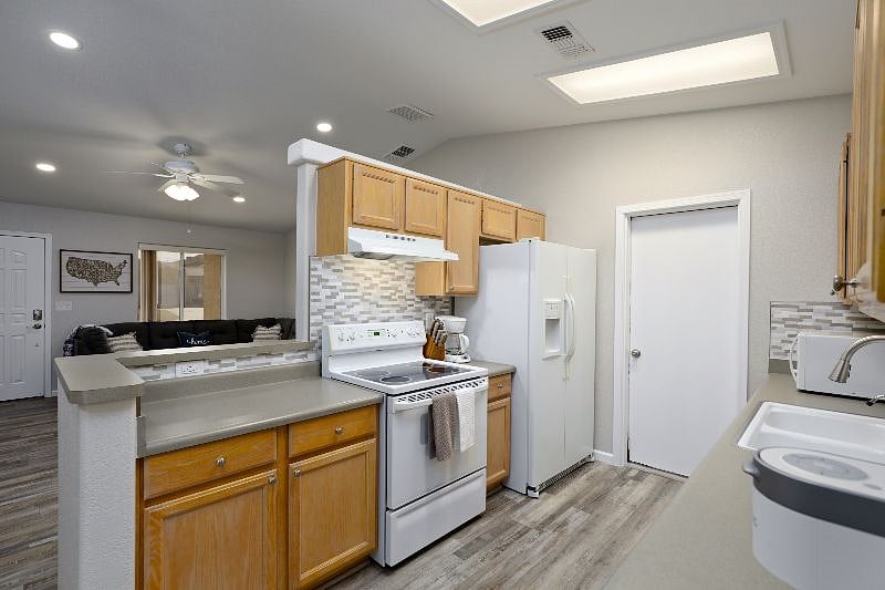 Furnished Finder property 429118_1 photo 11