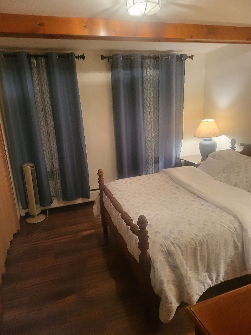 Queen Size Bedroom