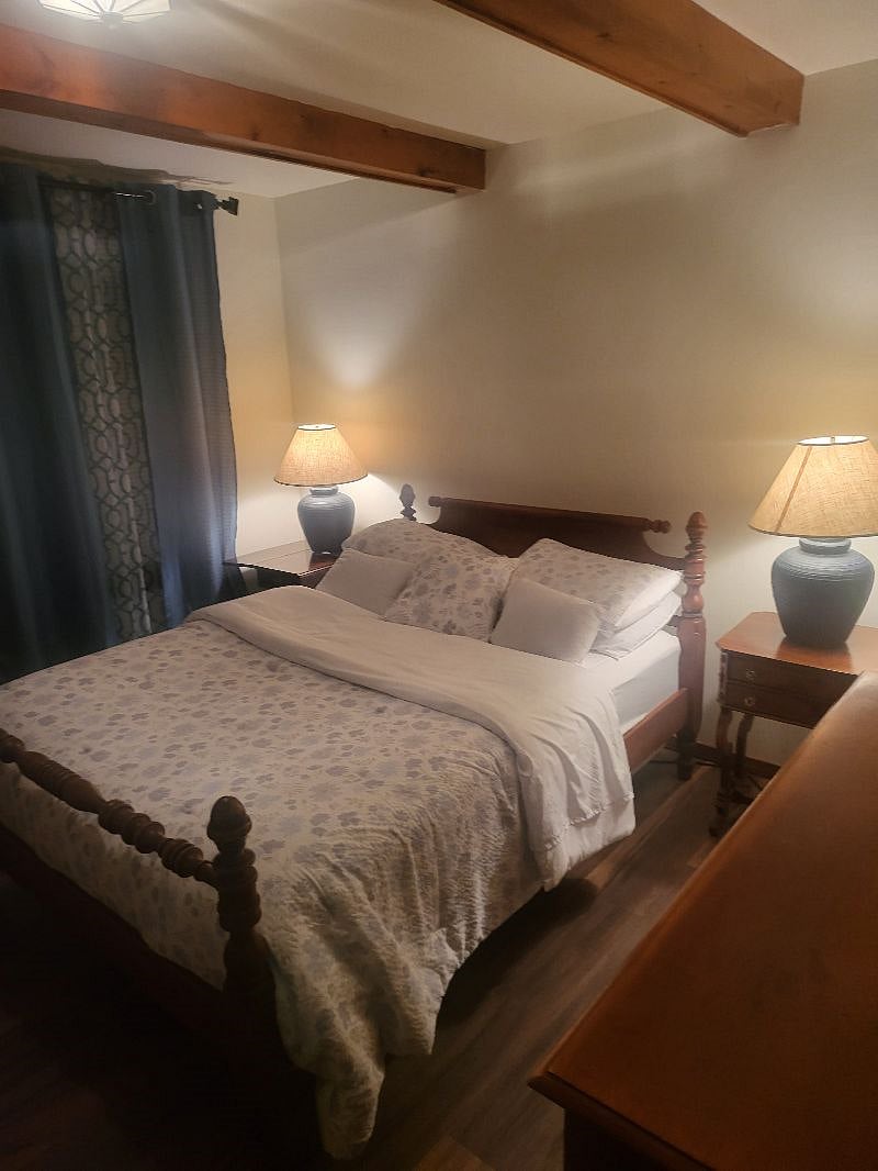 Queen Size Bedroom