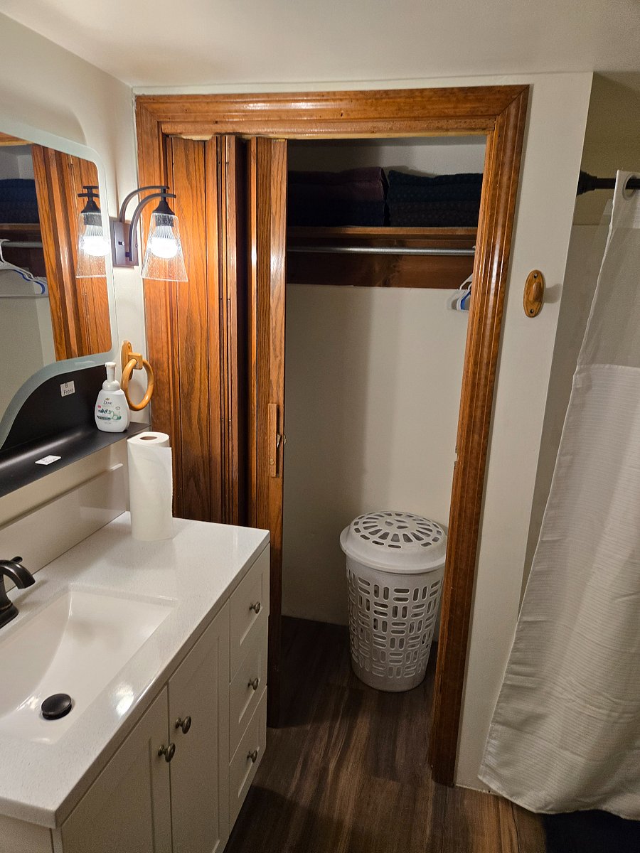 Full bathroom