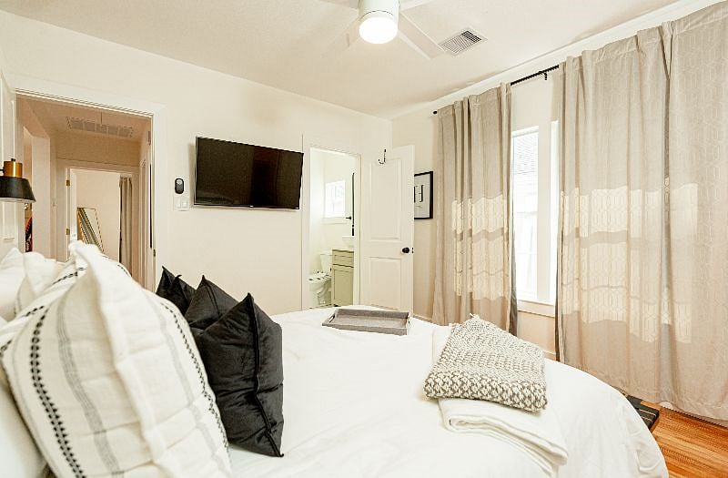 Furnished Finder property 429180_1 photo 2