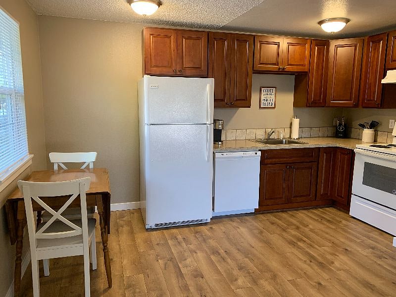 Furnished Finder property 429182_1 photo 3