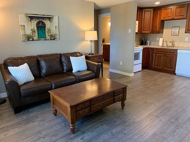 Furnished Finder property 429182_2 photo 3